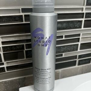 Monat Studio One Glossy Shine Mist